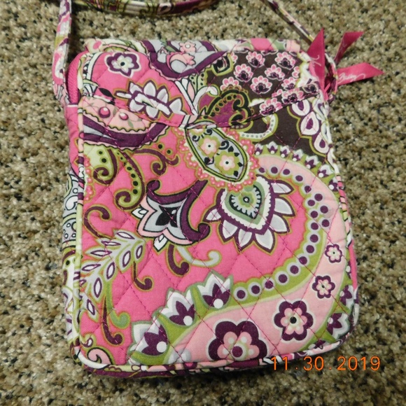 NWOT Vera Bradley small crossbody purse Very Berry Paisley - Picture 2 of 8